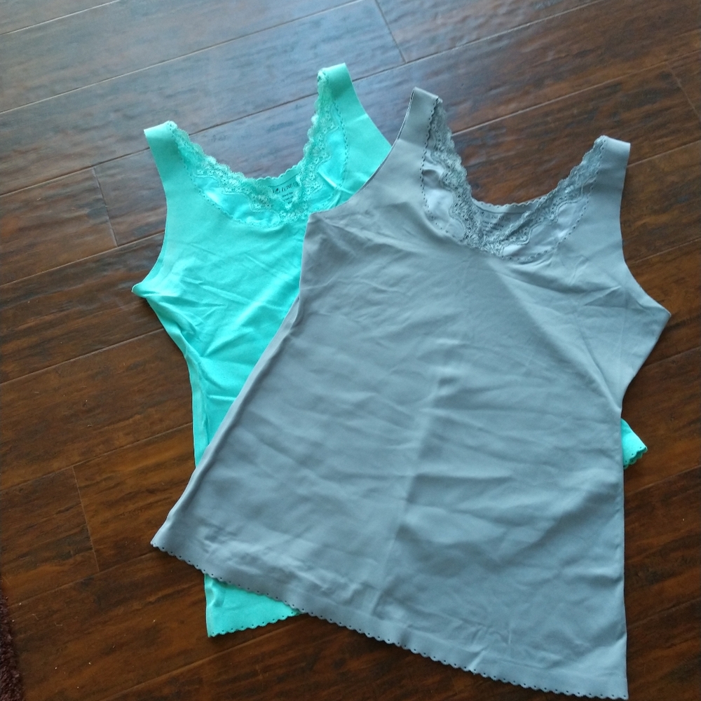 Shaper tanks 2x Kathleen Kirkwood